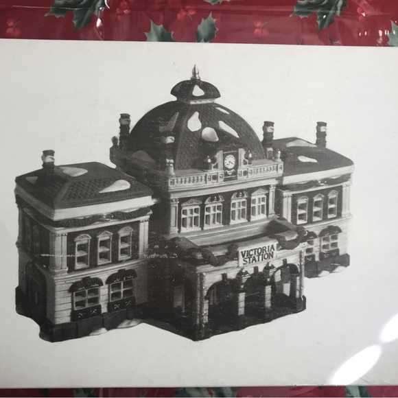 VTG Dept 56 Victoria Station Lighted Train Platform Dickens Village Retired EUC - Picture 5 of 8